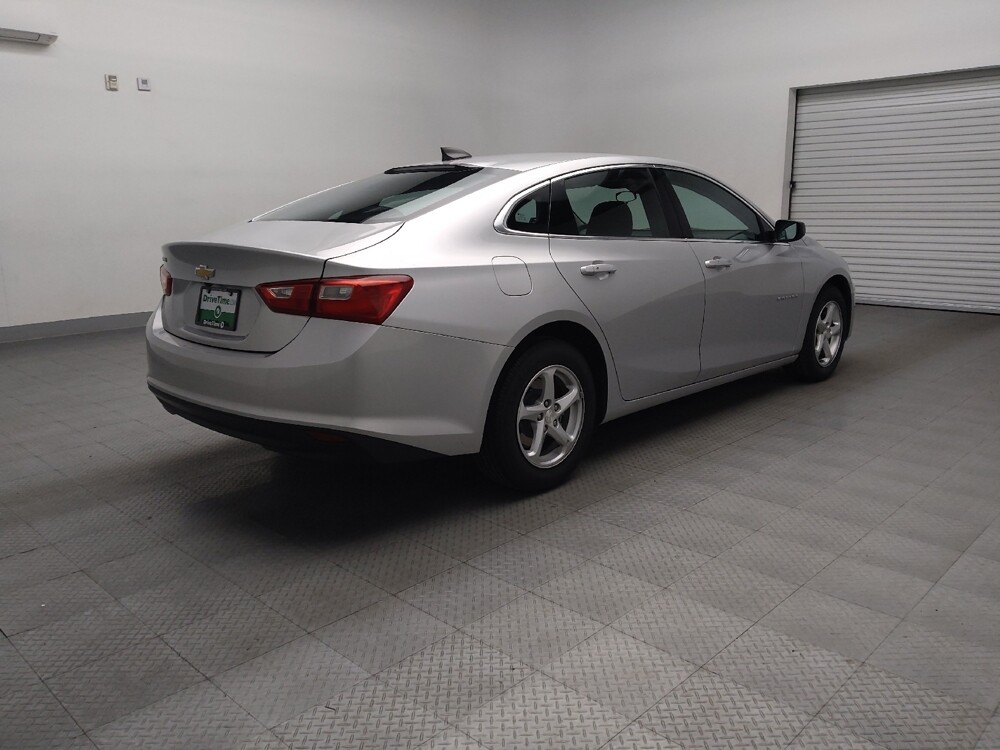 2018 Chevrolet Malibu in Arlington, TX 76011 - 18104318 9