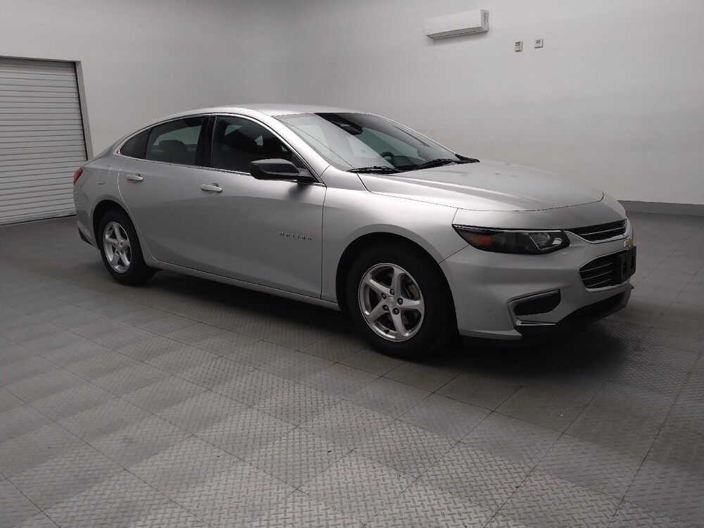 2018 Chevrolet Malibu in Arlington, TX 76011 - 18104318 13