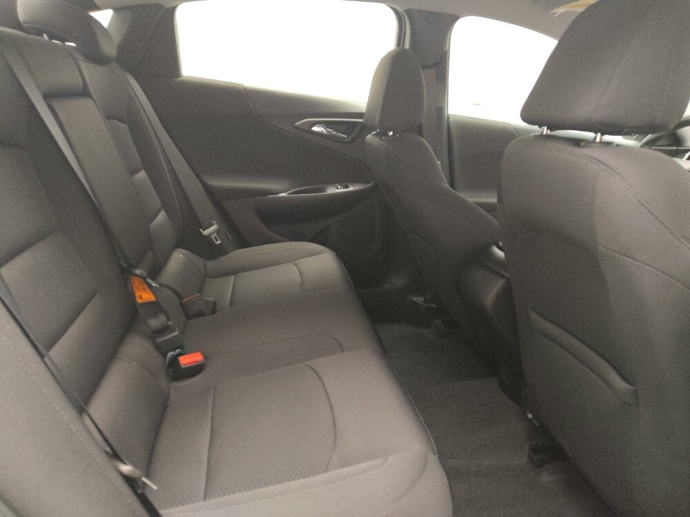 2018 Chevrolet Malibu in Arlington, TX 76011 - 18104318 19