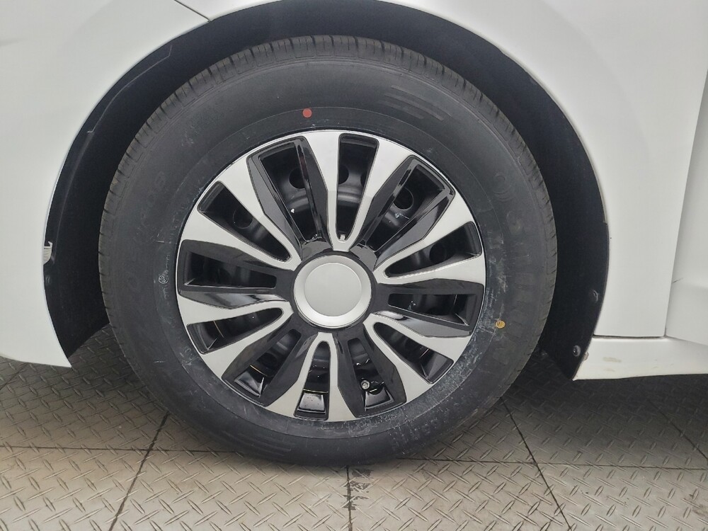 2019 Hyundai Elantra in Phoenix, AZ 85015 - 18104323 31