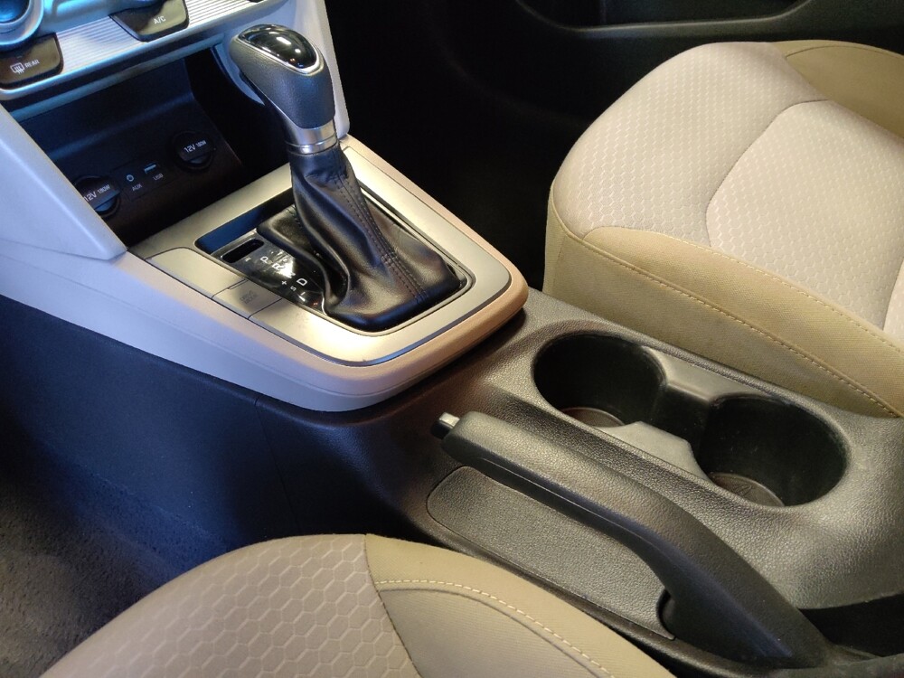 2019 Hyundai Elantra in Phoenix, AZ 85015 - 18104323 26