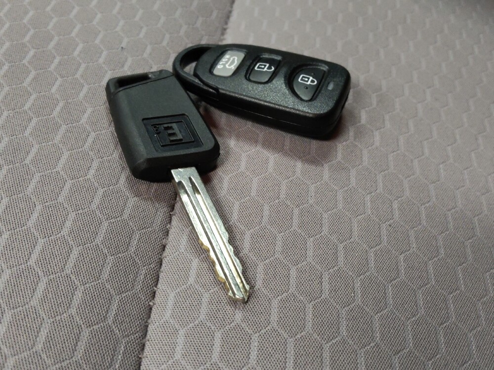 2019 Hyundai Elantra in Phoenix, AZ 85015 - 18104323 32