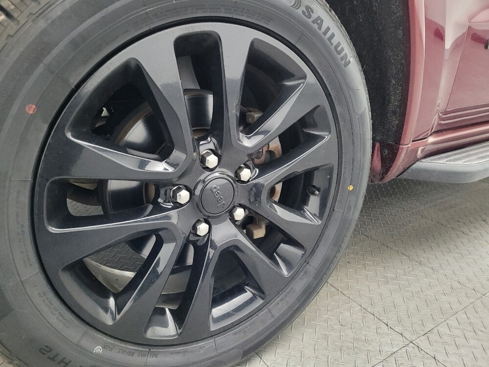 2017 Jeep Grand Cherokee in Savannah, GA 31419 - 18104364 31