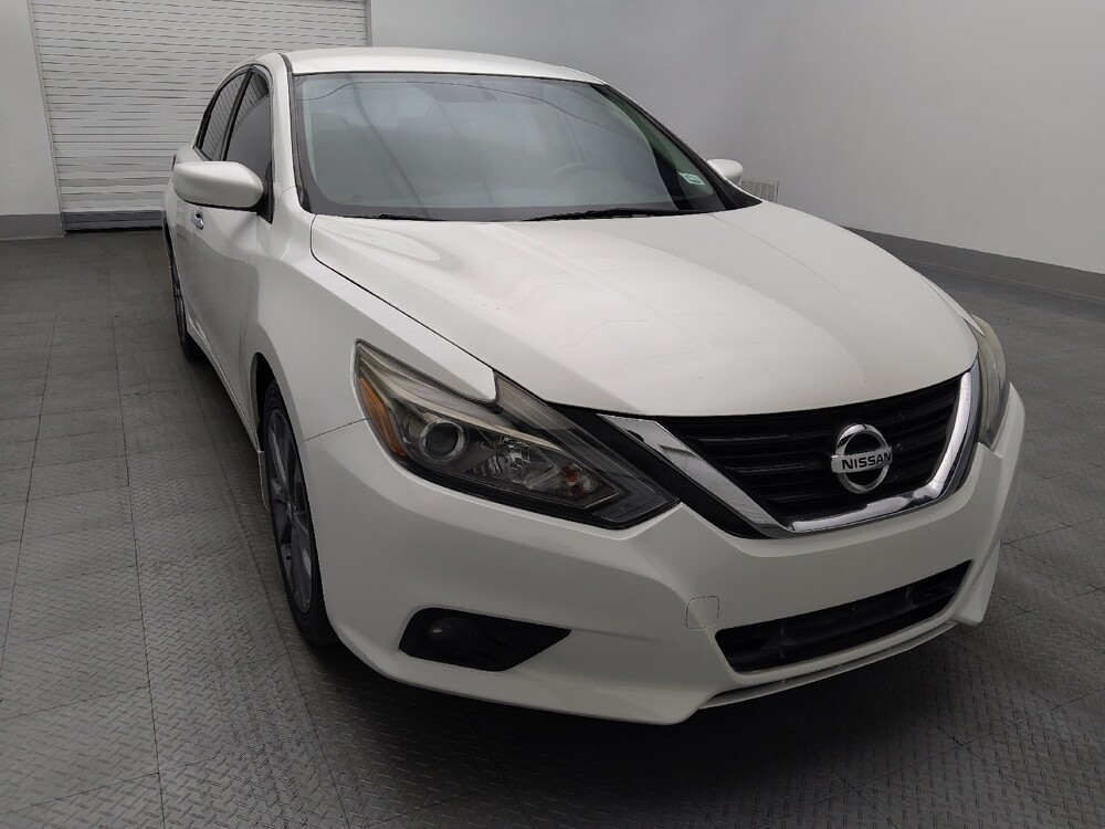 2018 Nissan Altima in Hialeah, FL 33014 - 18104365 13