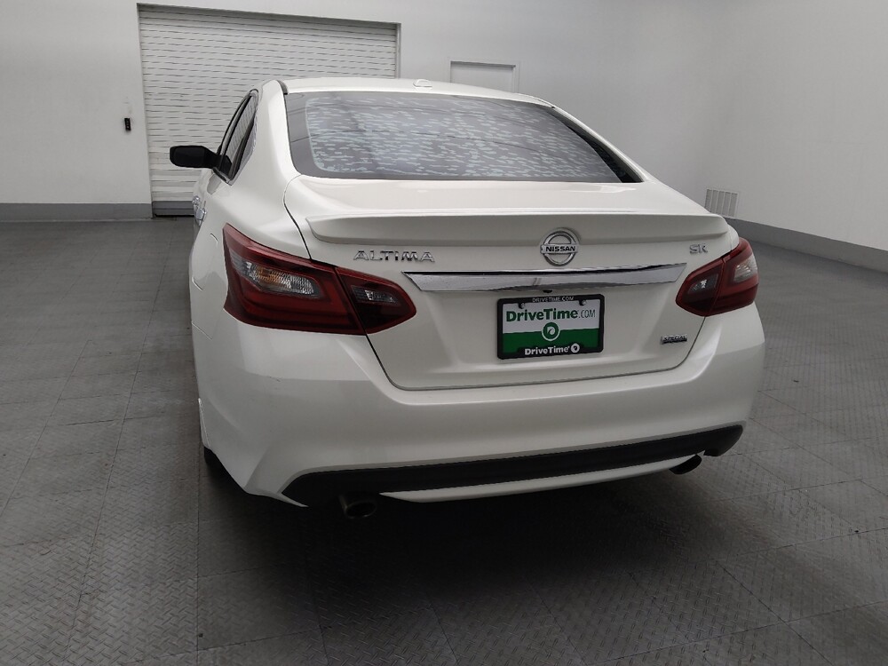 2018 Nissan Altima in Hialeah, FL 33014 - 18104365 6