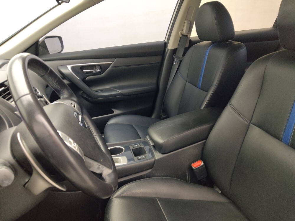 2018 Nissan Altima in Hialeah, FL 33014 - 18104365 17