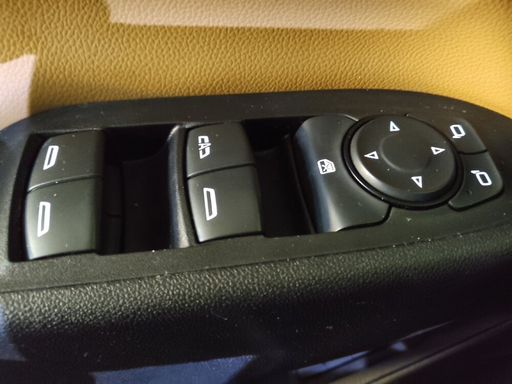 2021 Chevrolet Equinox in Columbia, SC 29210 - 18104396 27