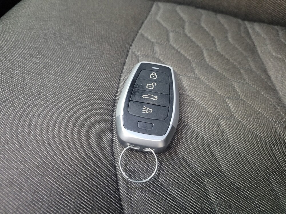 2019 Chevrolet Equinox in Eastpointe, MI 48021 - 18104483 32