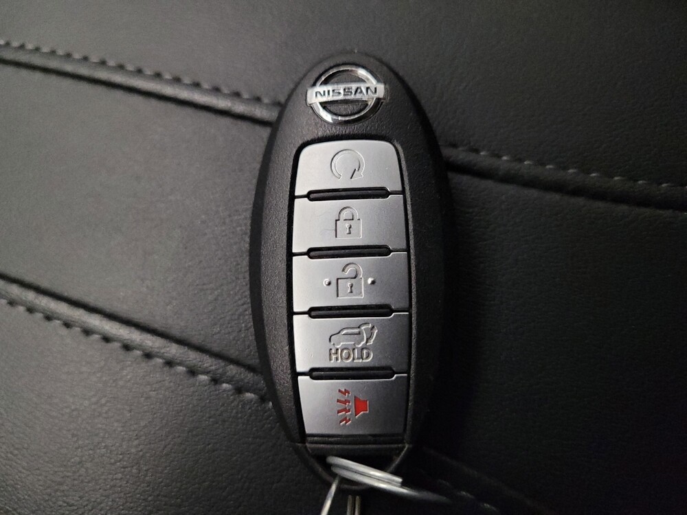 2018 Nissan Rogue in Downey, CA 90241 - 18104567 32