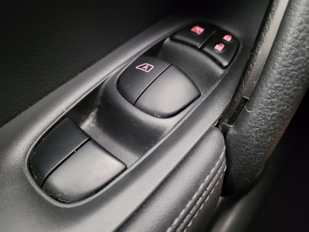 2018 Nissan Rogue in Downey, CA 90241 - 18104567 27