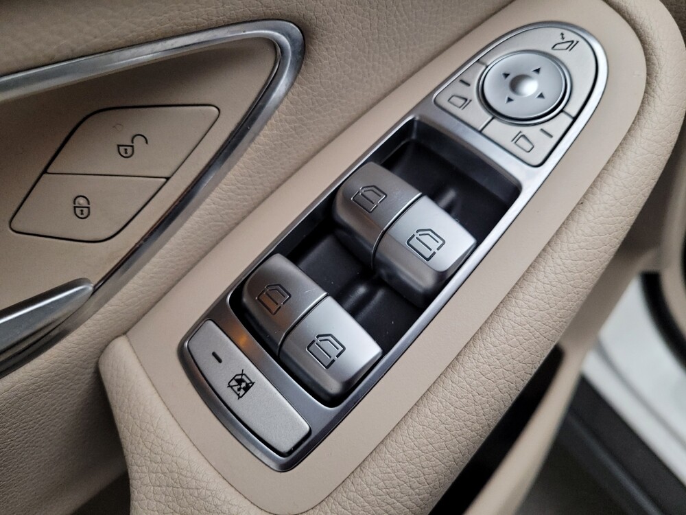 2018 Mercedes-Benz GLC 300 in Sacramento, CA 95821 - 18104643 27