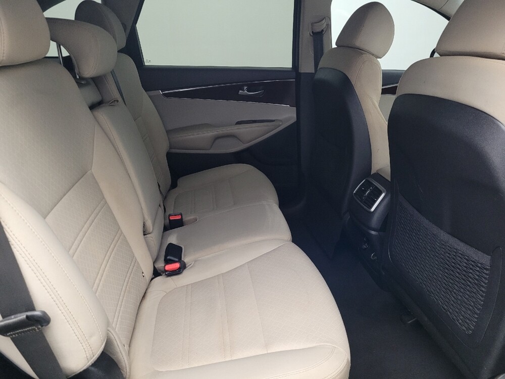 2018 Kia Sorento in Hialeah, FL 33014 - 18104660 19