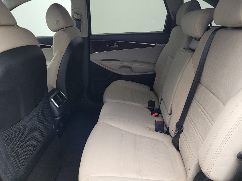 2018 Kia Sorento in Hialeah, FL 33014 - 18104660 18