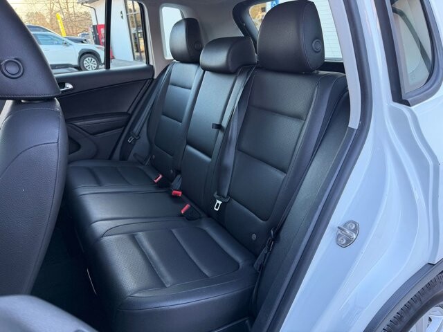 2017 Volkswagen Tiguan in Knoxville, TN 37920 - 18104699 14