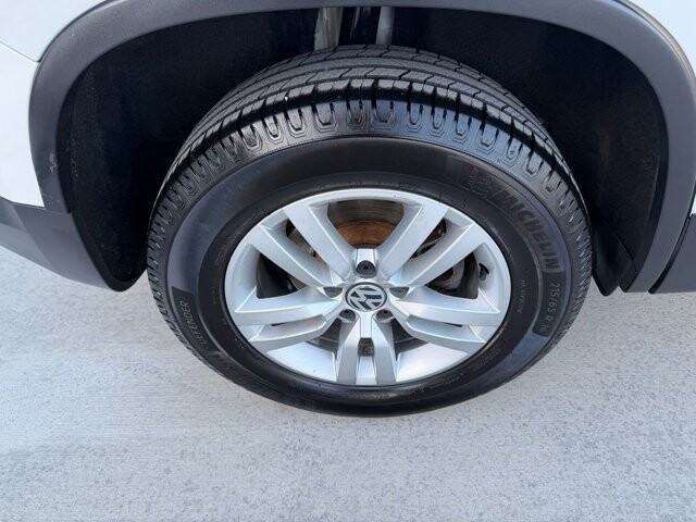 2017 Volkswagen Tiguan in Knoxville, TN 37920 - 18104699 26