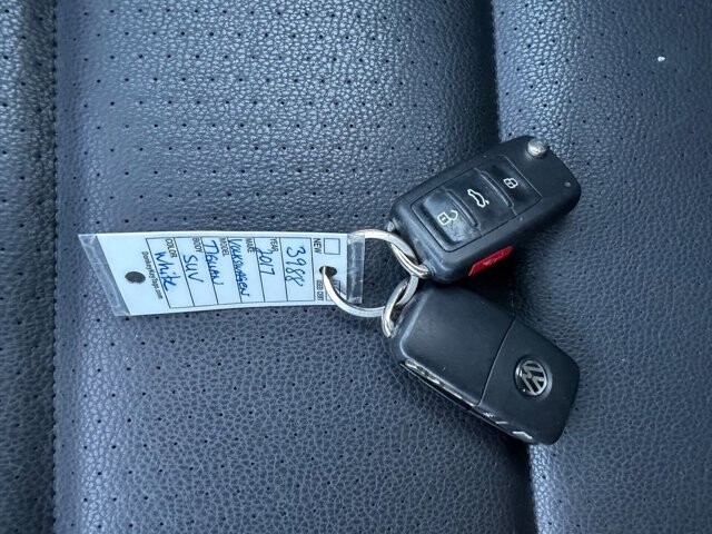 2017 Volkswagen Tiguan in Knoxville, TN 37920 - 18104699 25