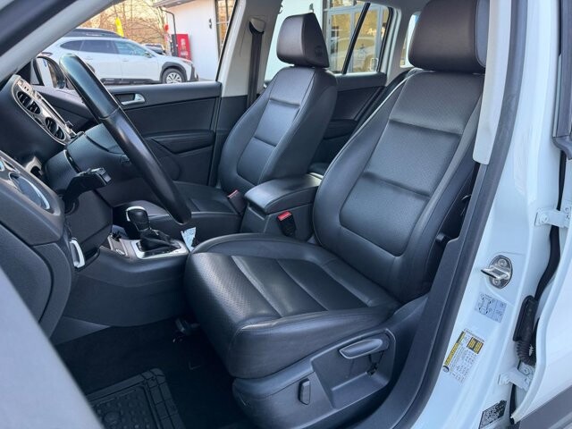 2017 Volkswagen Tiguan in Knoxville, TN 37920 - 18104699 12