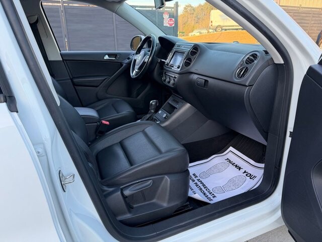2017 Volkswagen Tiguan in Knoxville, TN 37920 - 18104699 15
