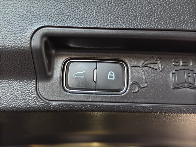 2023 Ford Explorer in Burlington, WI 53105 - 18104715 22