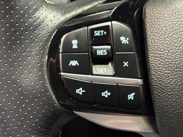 2023 Ford Explorer in Burlington, WI 53105 - 18104715 24