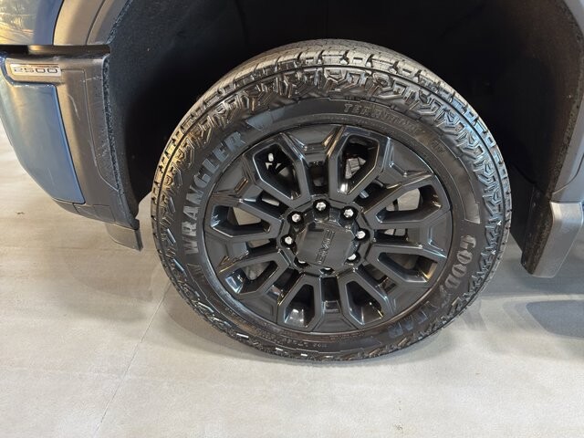2025 GMC Sierra 2500 in Burlington, WI 53105 - 18104719 9