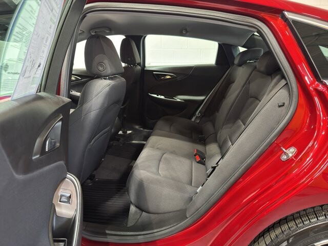 2022 Chevrolet Malibu in Burlington, WI 53105 - 18104722 10