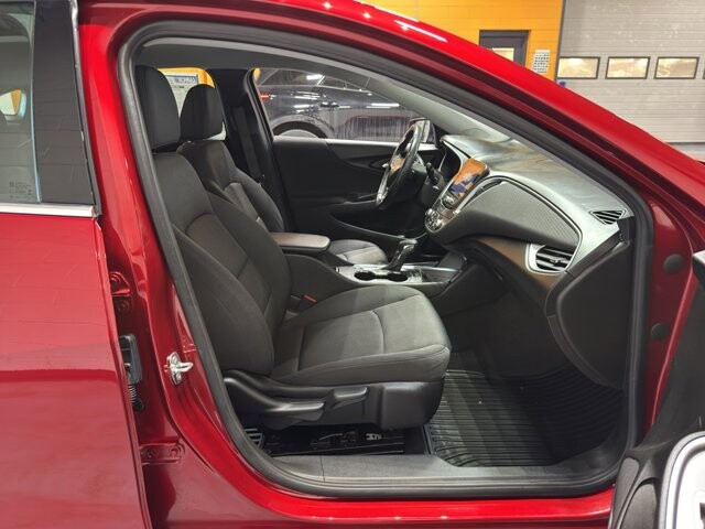 2022 Chevrolet Malibu in Burlington, WI 53105 - 18104722 16
