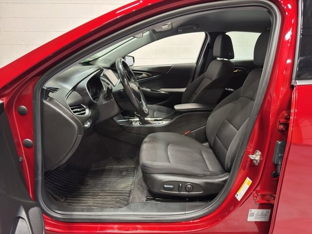 2022 Chevrolet Malibu in Burlington, WI 53105 - 18104722 13