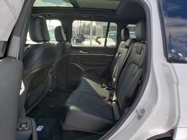 2026 Jeep Grand Cherokee in Bedford, OH 44146 - 18104731 8