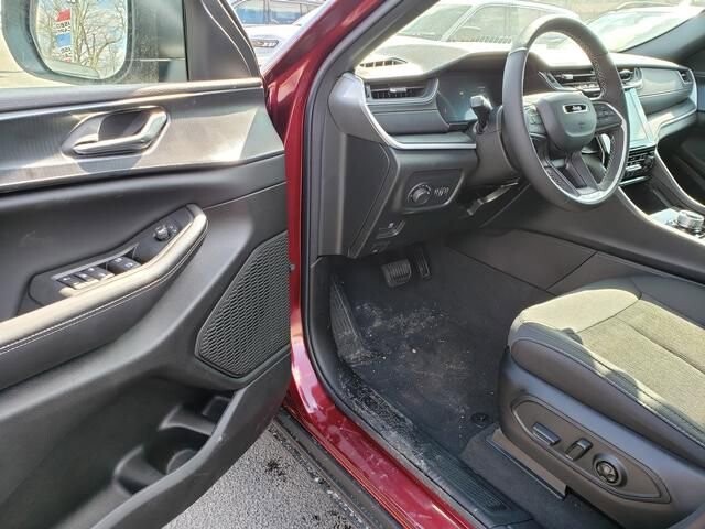 2026 Jeep Grand Cherokee in Bedford, OH 44146 - 18104740 6