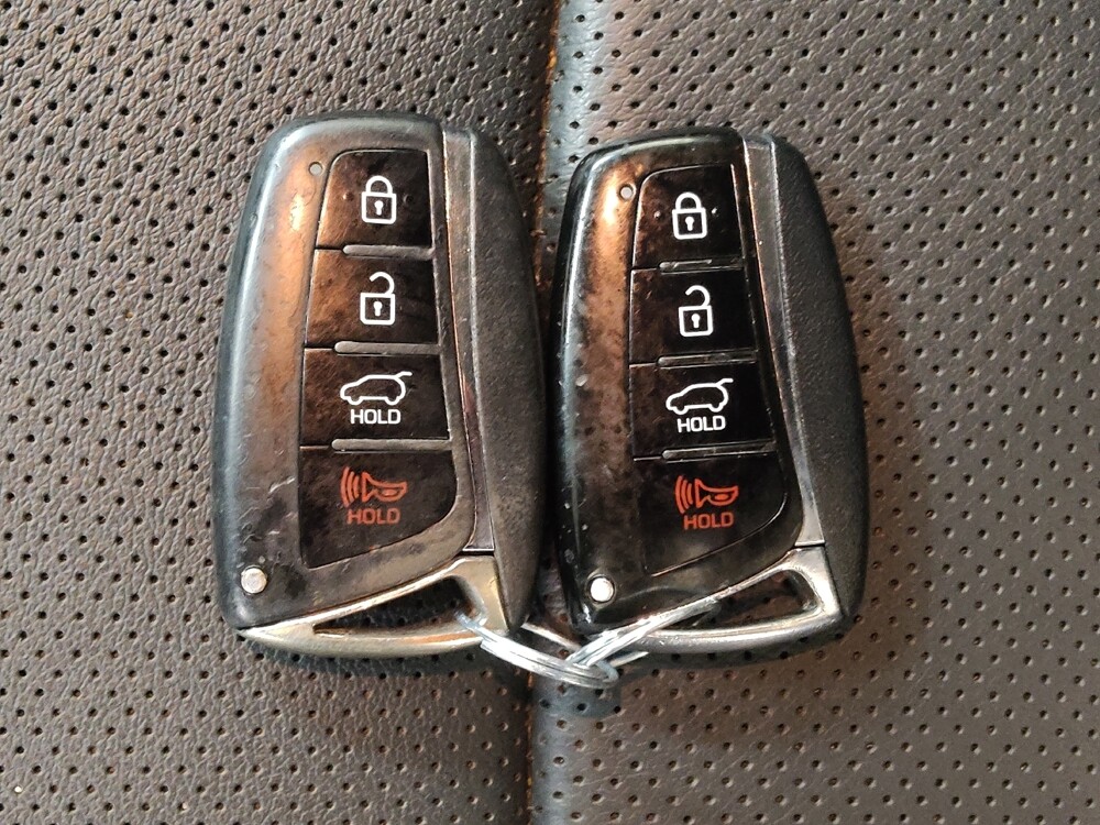 2018 Hyundai Santa Fe in Cincinnati, OH 45255 - 18104792 32