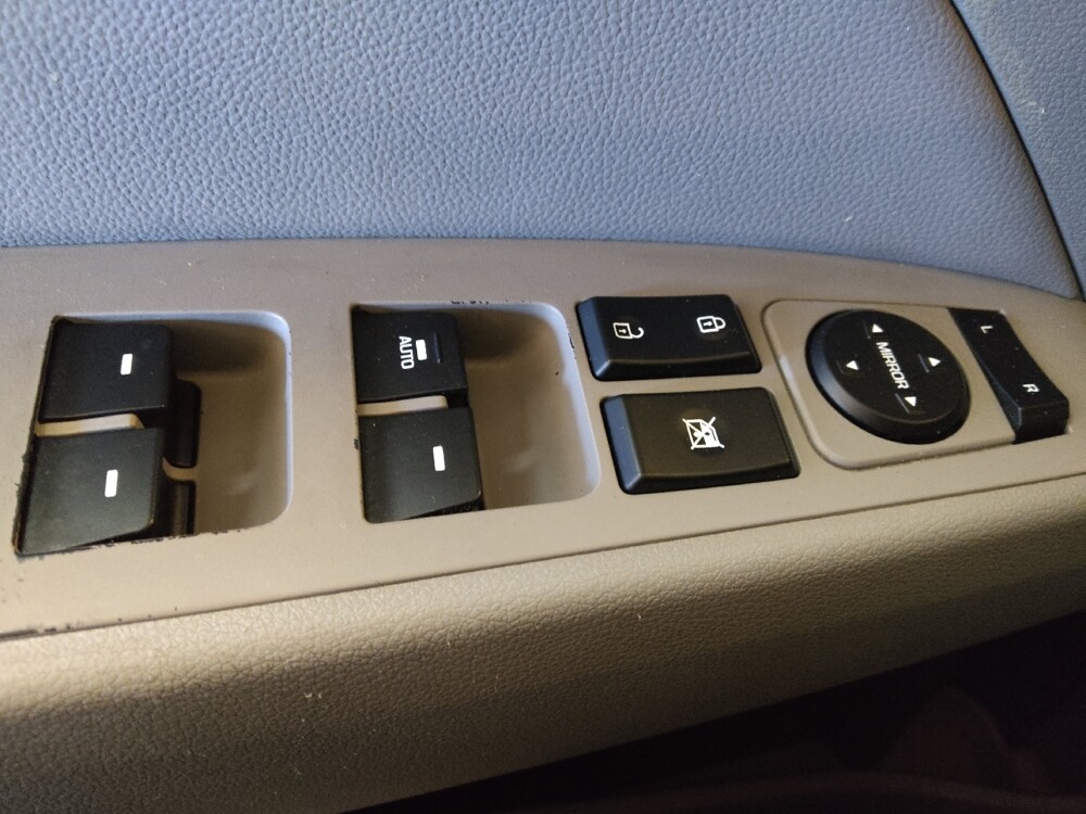 2019 Hyundai Elantra in Raleigh, NC 27604 - 18104918 27