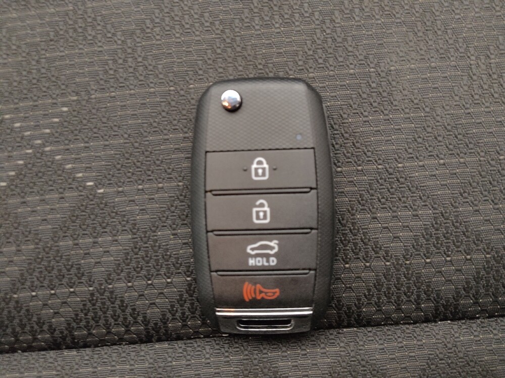 2019 Kia Rio in Gladstone, MO 64118 - 18105002 32