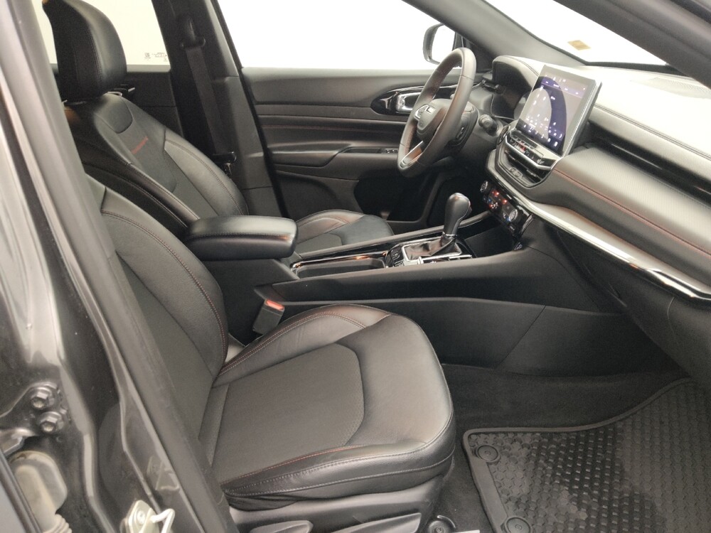 2024 Jeep Compass in Springfield, MO 65807 - 18105003 21