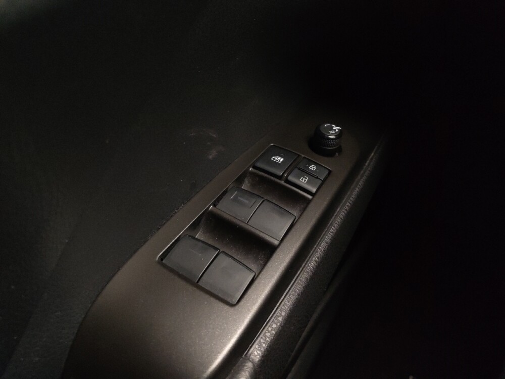 2022 Toyota Camry in Springfield, MO 65807 - 18105004 27