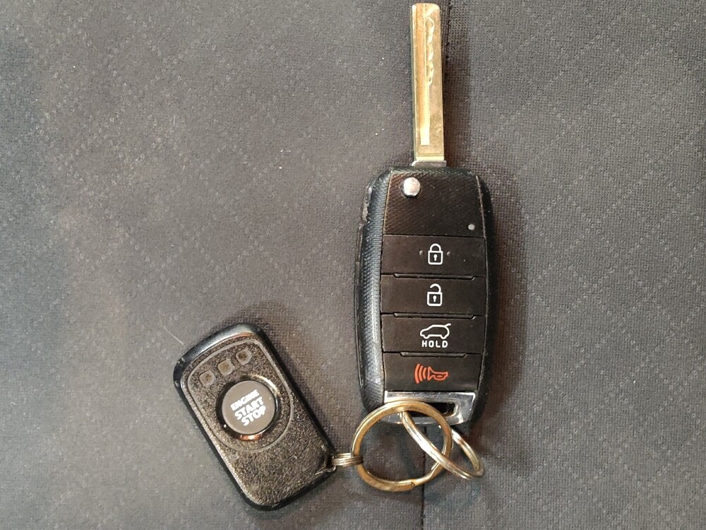 2016 Kia Sorento in Cincinnati, OH 45255 - 18105042 32