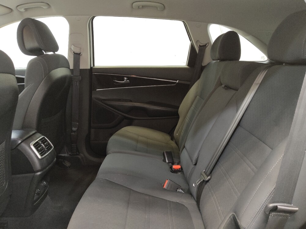 2016 Kia Sorento in Cincinnati, OH 45255 - 18105042 18