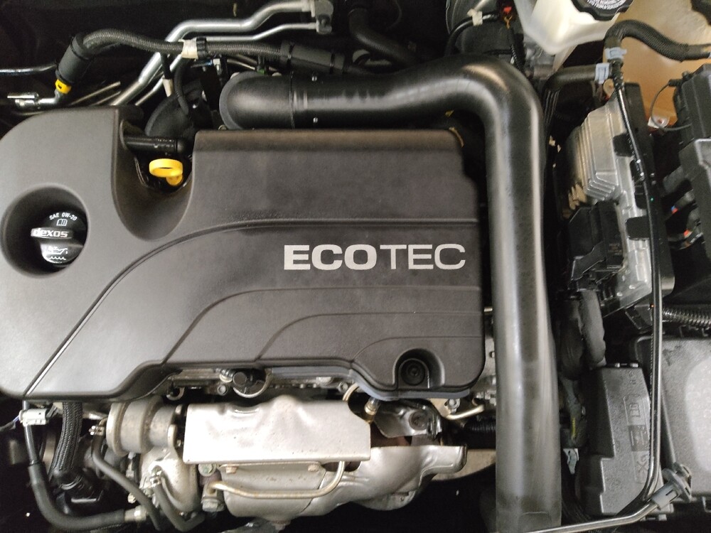 2018 Chevrolet Equinox in Cincinnati, OH 45255 - 18105044 30