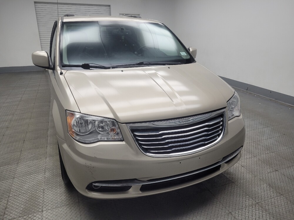 2016 Chrysler Town & Country in Indianapolis, IN 46222 - 18105081 14