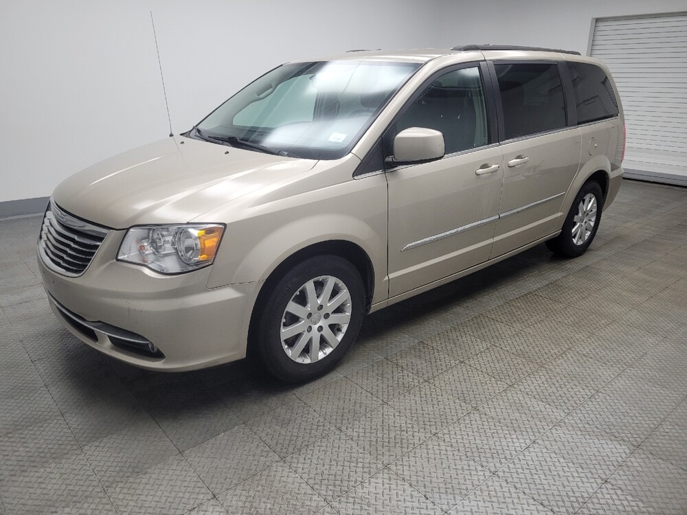 2016 Chrysler Town & Country in Indianapolis, IN 46222 - 18105081 2