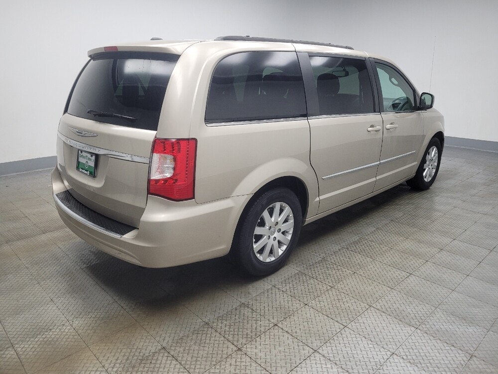 2016 Chrysler Town & Country in Indianapolis, IN 46222 - 18105081 10