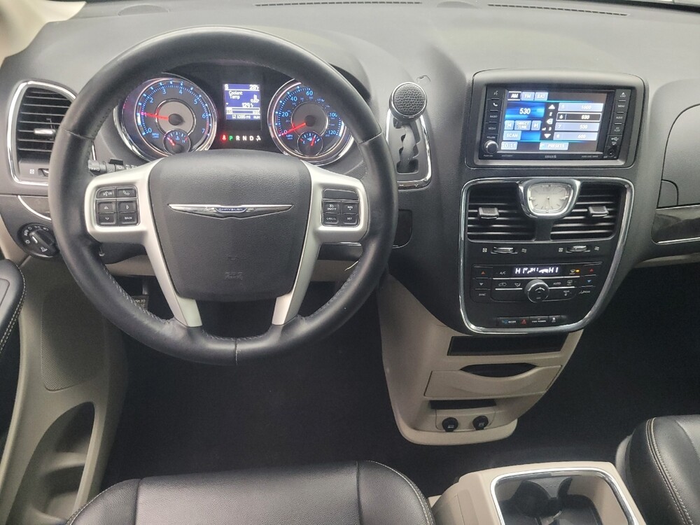 2016 Chrysler Town & Country in Indianapolis, IN 46222 - 18105081 22