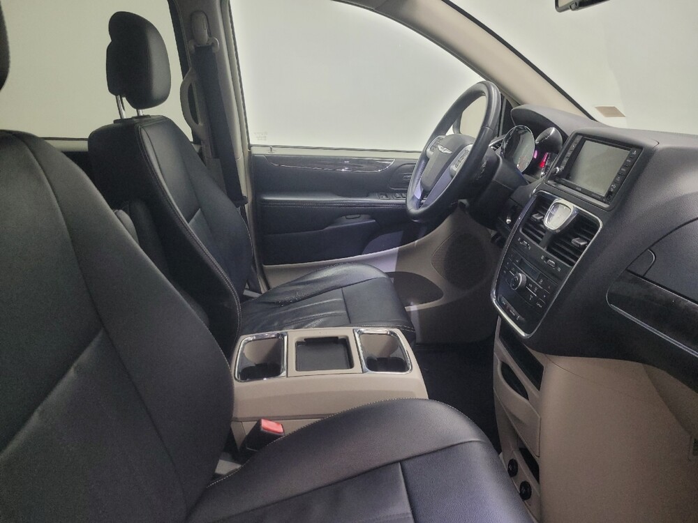 2016 Chrysler Town & Country in Indianapolis, IN 46222 - 18105081 21