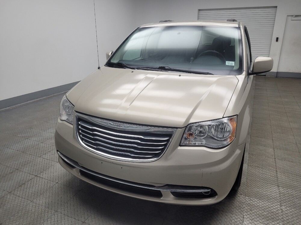 2016 Chrysler Town & Country in Indianapolis, IN 46222 - 18105081 15