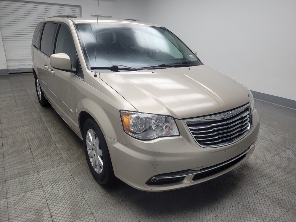 2016 Chrysler Town & Country in Indianapolis, IN 46222 - 18105081 13