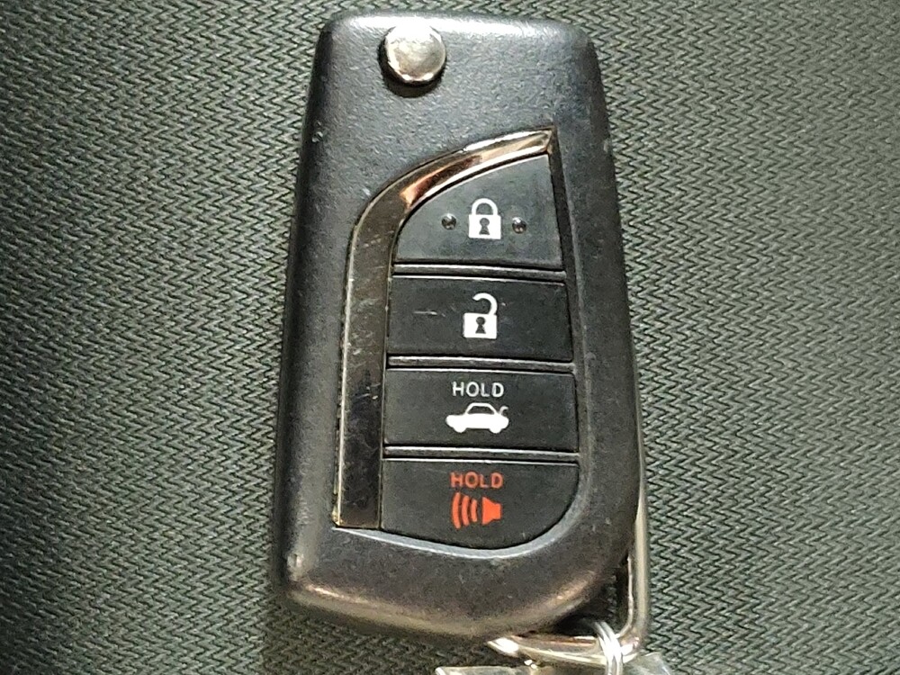 2022 Toyota Camry in Fort Worth, TX 76116 - 18105082 32