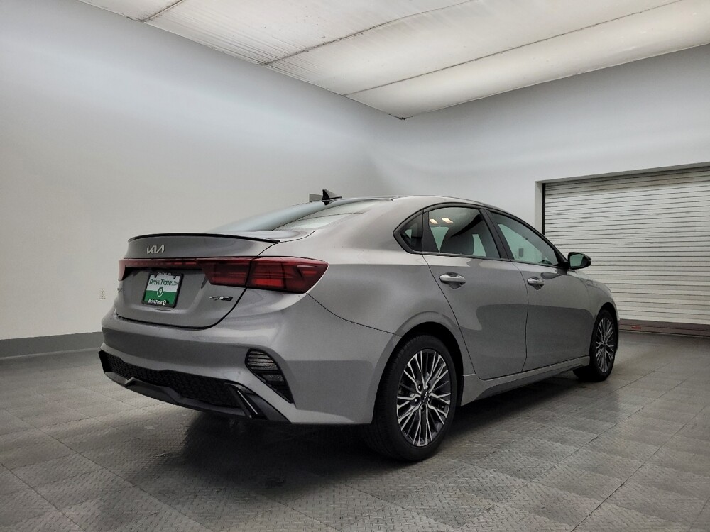 2024 Kia Forte in Glendale, AZ 85301 - 18105100 9