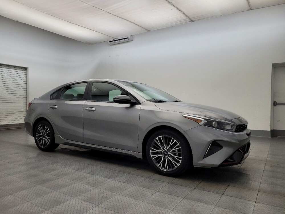 2024 Kia Forte in Glendale, AZ 85301 - 18105100 11