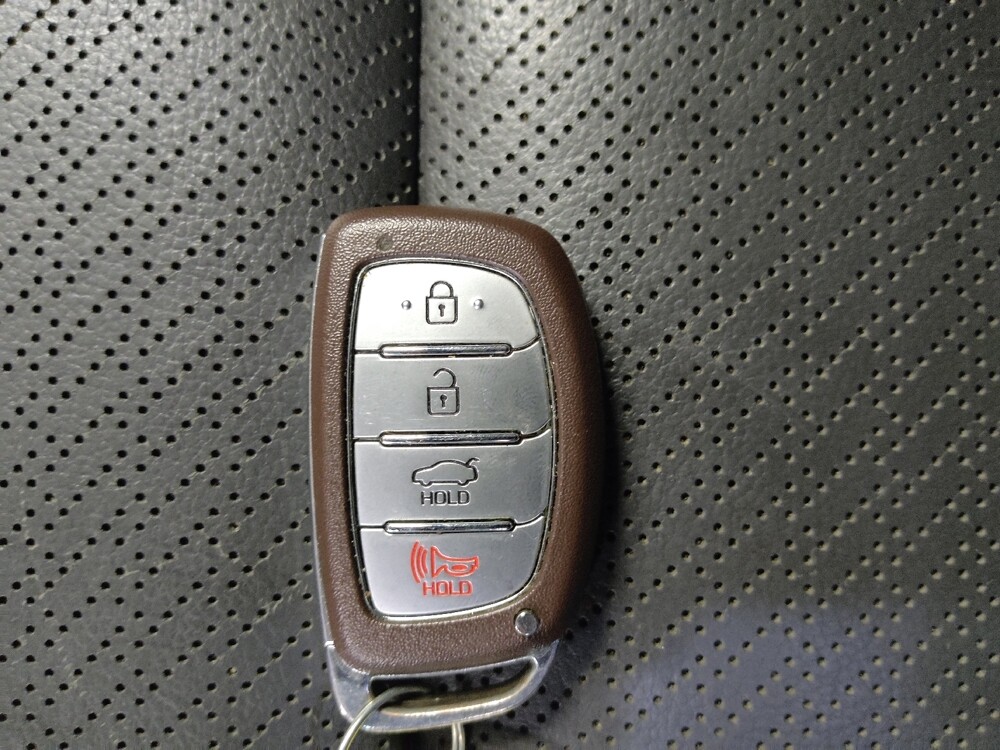 2018 Hyundai Elantra in Morrow, GA 30260 - 18105111 32