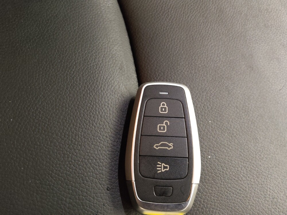 2017 Chevrolet Malibu in Midlothian, IL 60445 - 18105141 32